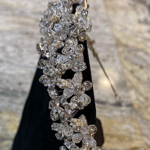 Tiara Made of Swarovski Crystals and Miniature Pearls - Picture 4 of 6